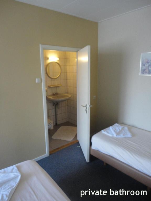 Hotel 'T Anker Leeuwarden Habitación foto